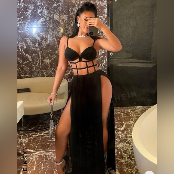 Long split in the middle sexy flow dress - Picture 2 of 3